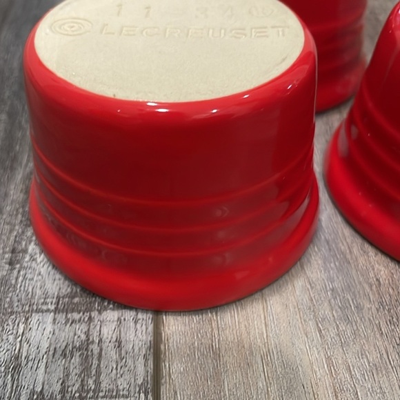 Le Creuset stackable red ramekins set of 3 - Picture 6 of 8